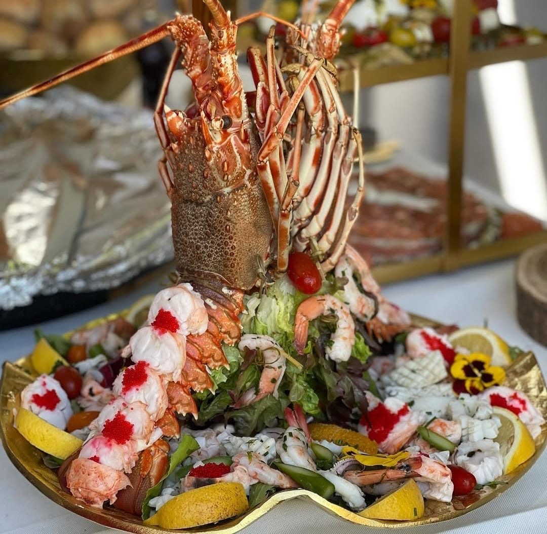 Plateau de fruits de mer avec langouste dressée