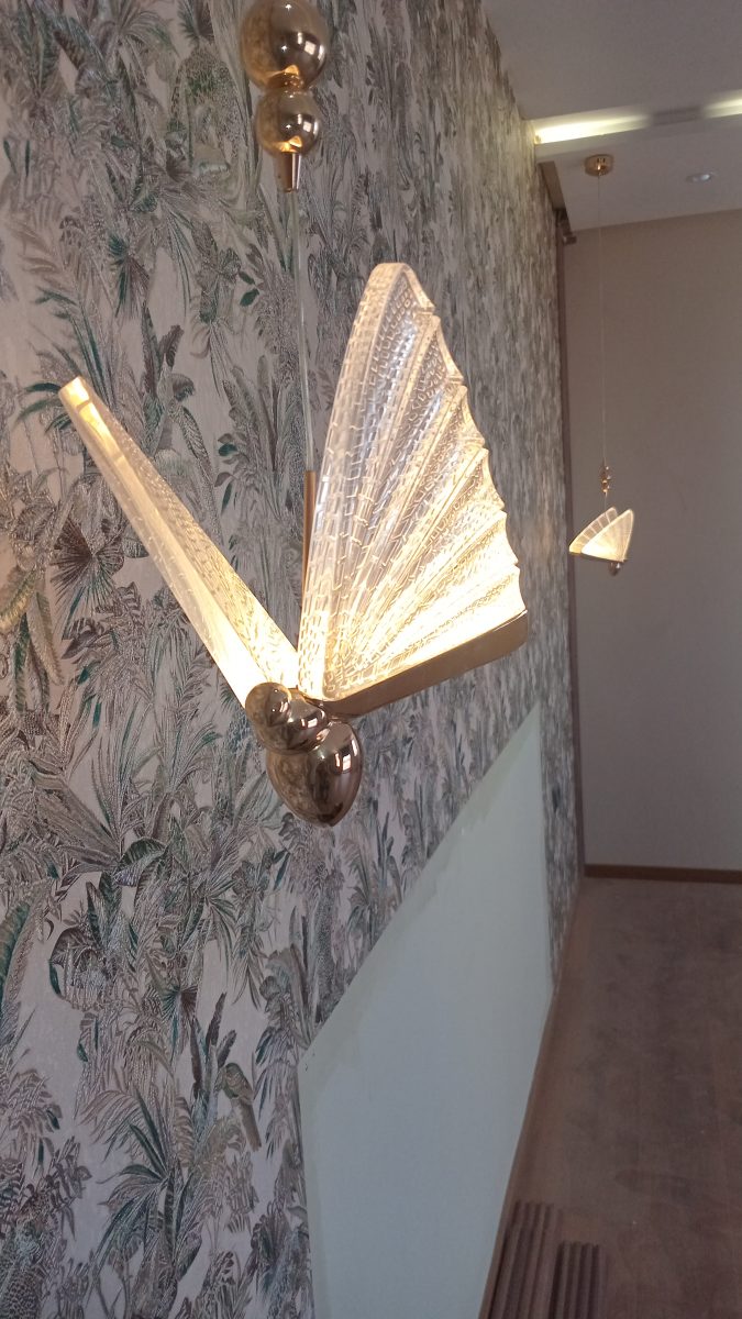 Applique murale décorative en forme de papillon lumineux