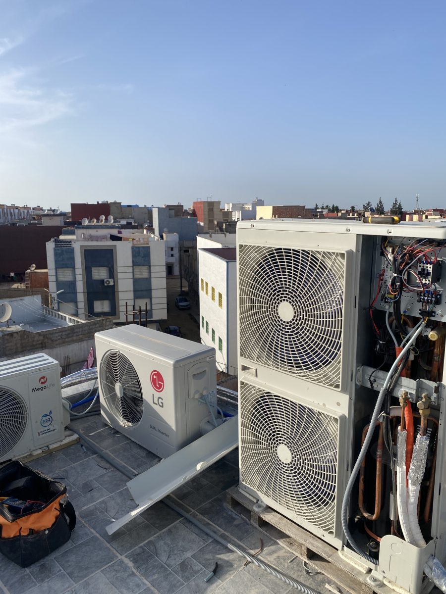 Installation de groupes de climatisation en terrasse (LG Dual Inverter)