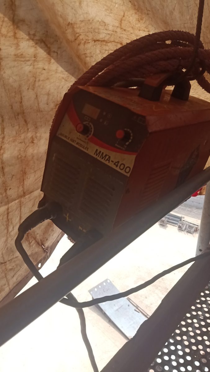 Poste à souder (MMA) sur un chantier de structure métallique