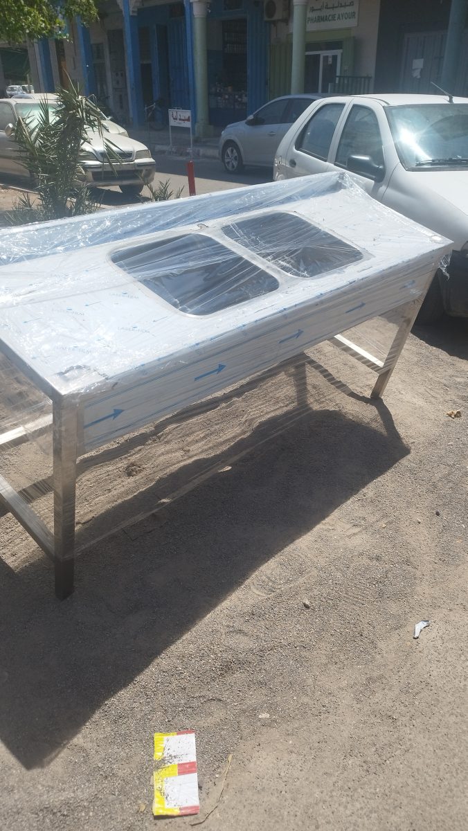 Plonge en inox à deux bacs sur pieds, fabriquée en atelier
