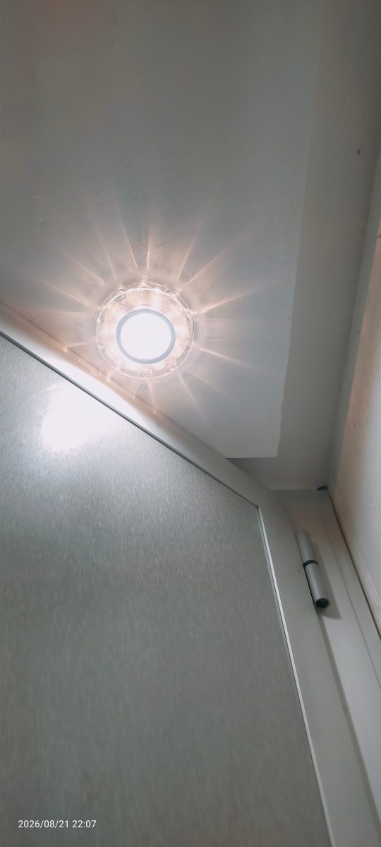 Spot encastré à collerette en cristal allumé