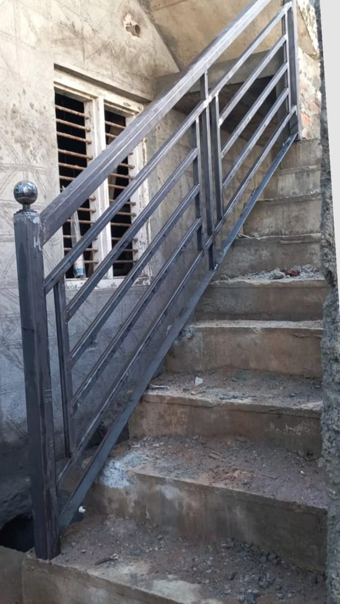 Garde-corps d'escalier extérieur en acier à barres horizontales
