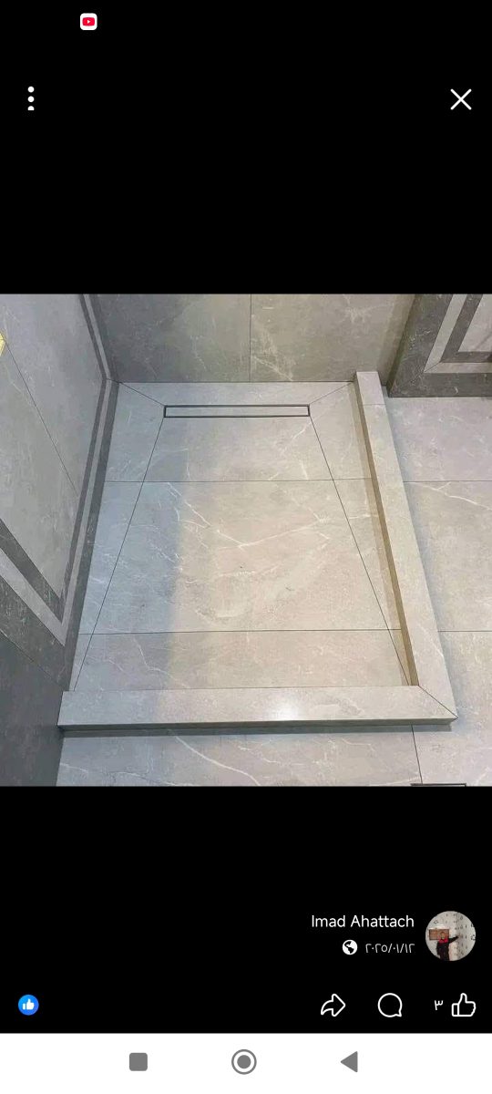 Receveur de douche en marbre gris avec caniveau linéaire