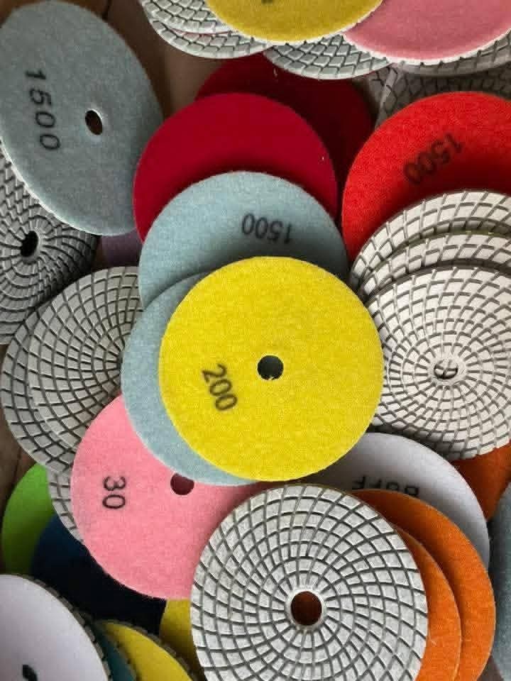 Disques abrasifs de polissage du marbre (grains variés)