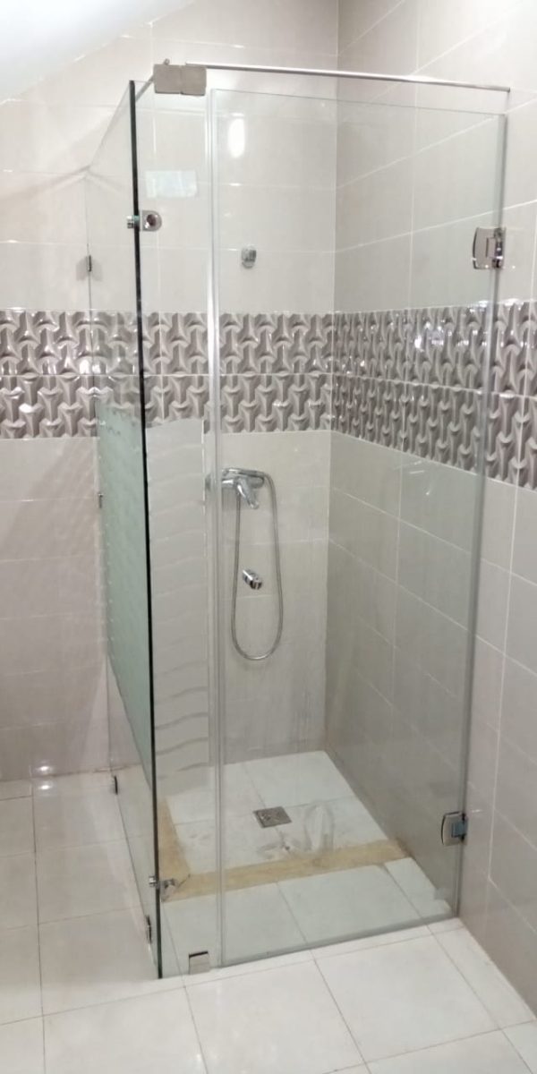 Cabine de douche d'angle en verre avec mitigeur