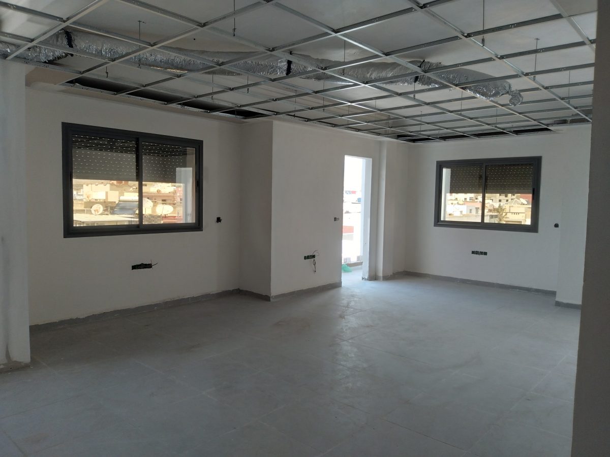 Plateau avec fenêtres coulissantes en aluminium à double vitrage
