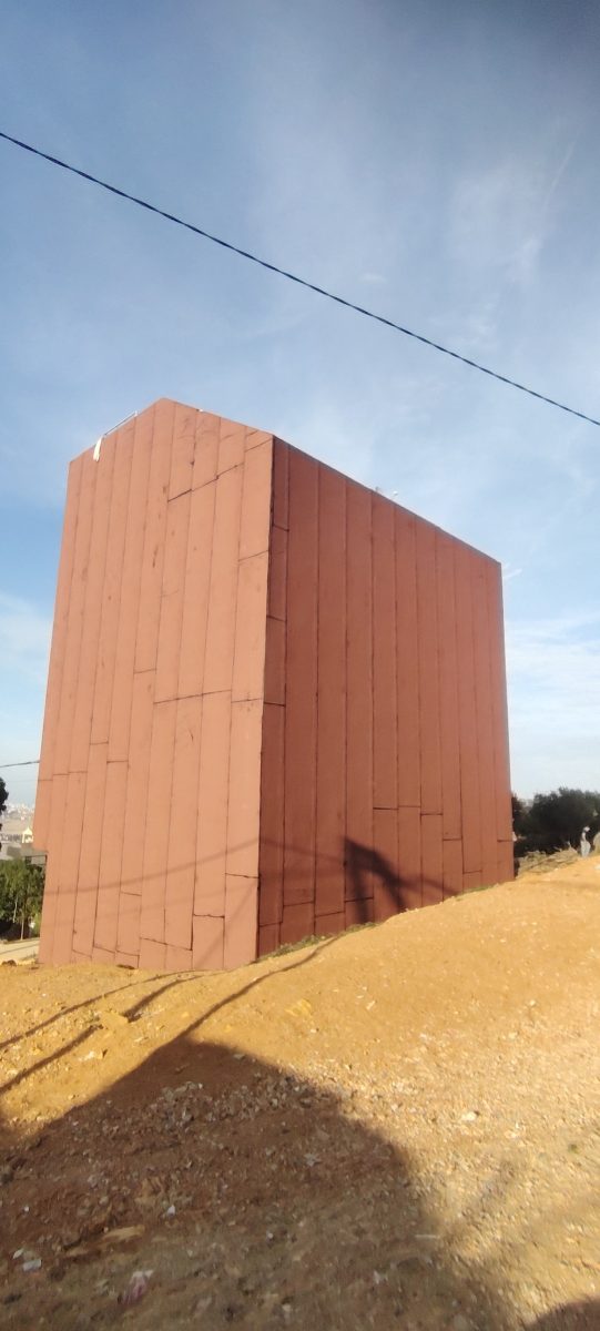 Ouvrage vertical à étanchéité à surface aluminium
