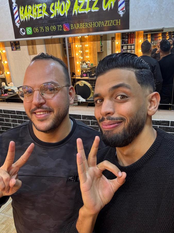 Ambiance conviviale dans un salon de coiffure