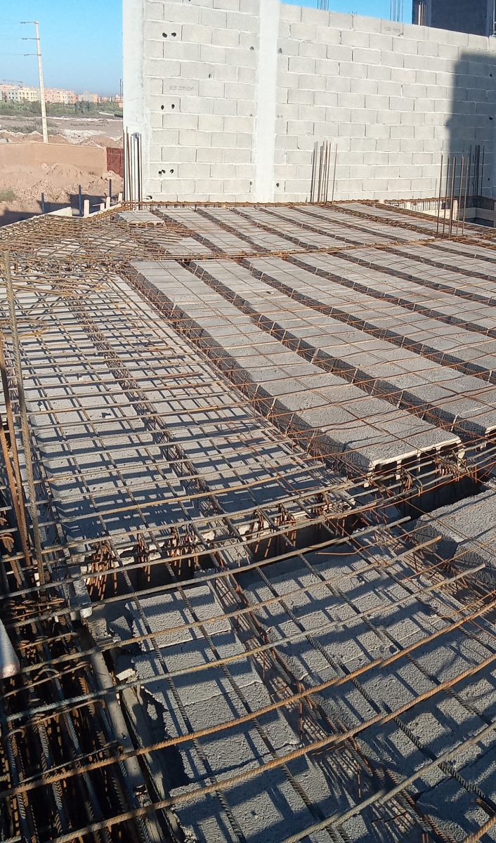 Plancher en poutrelles-hourdis ferraillé avant coulage
