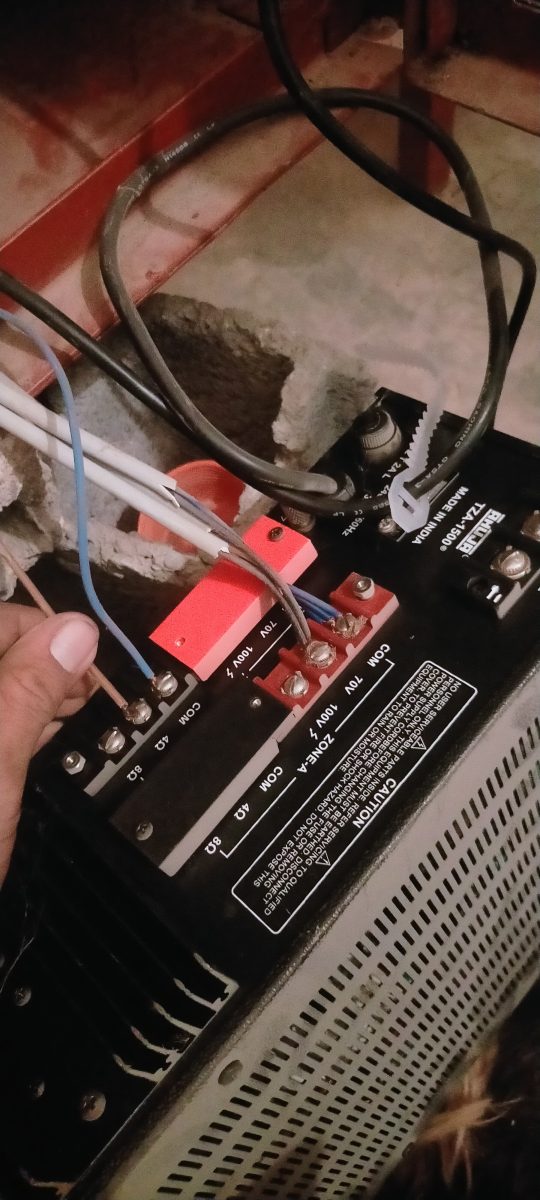 Câblage du bornier d'un amplificateur de sonorisation
