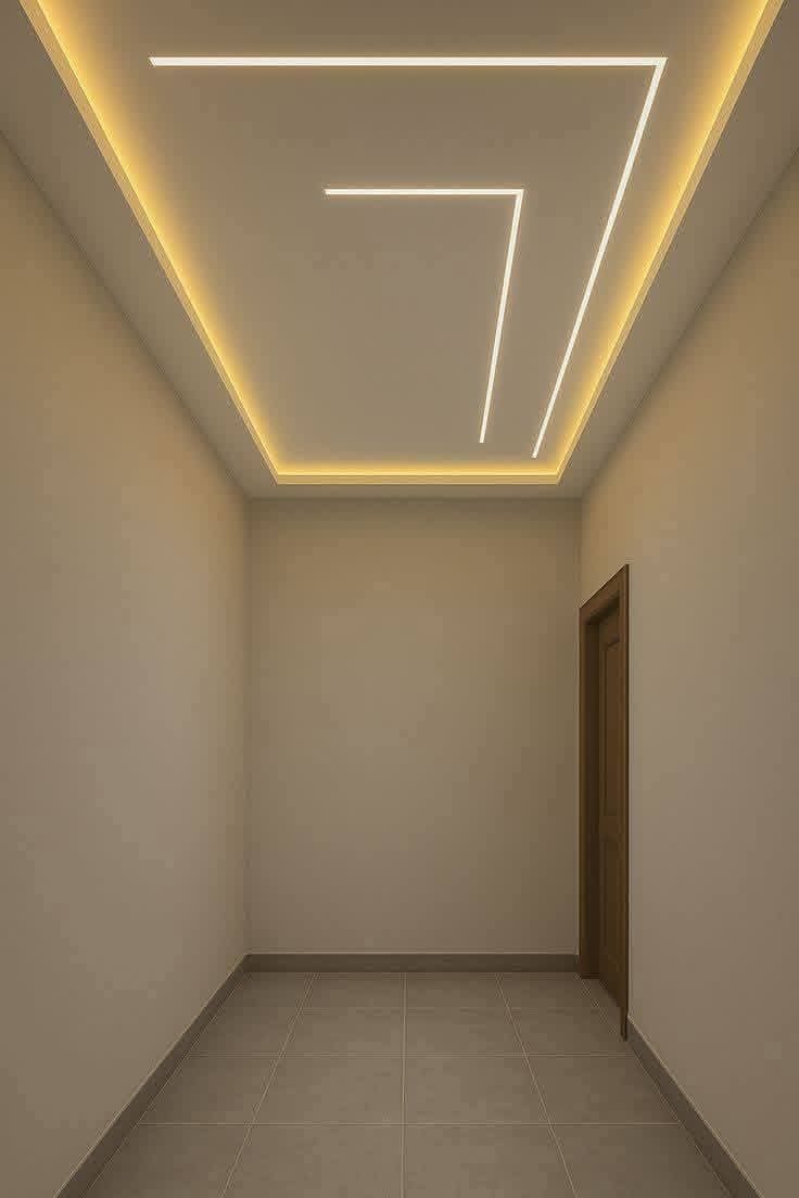 Faux plafond à contour lumineux LED trapézoïdal dans un couloir