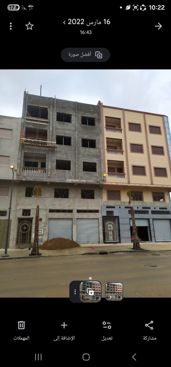 Immeuble en construction, béton et façade enduite