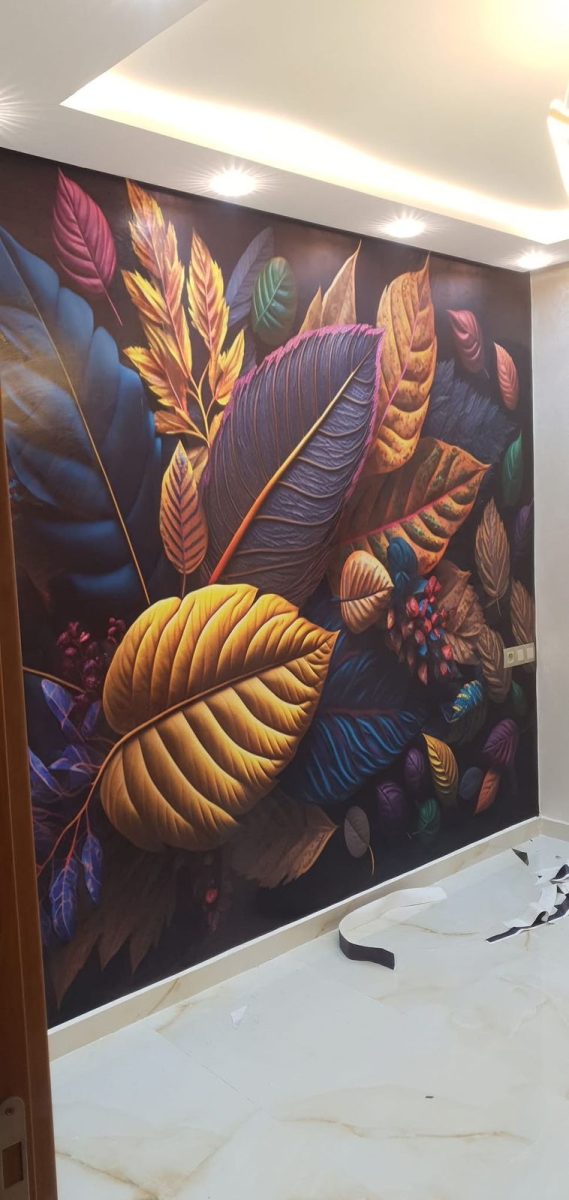 Papier peint panoramique à feuillages multicolores sur fond sombre