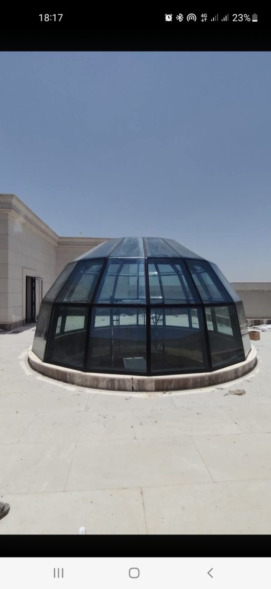 Verrière-coupole octogonale en aluminium sur toiture-terrasse