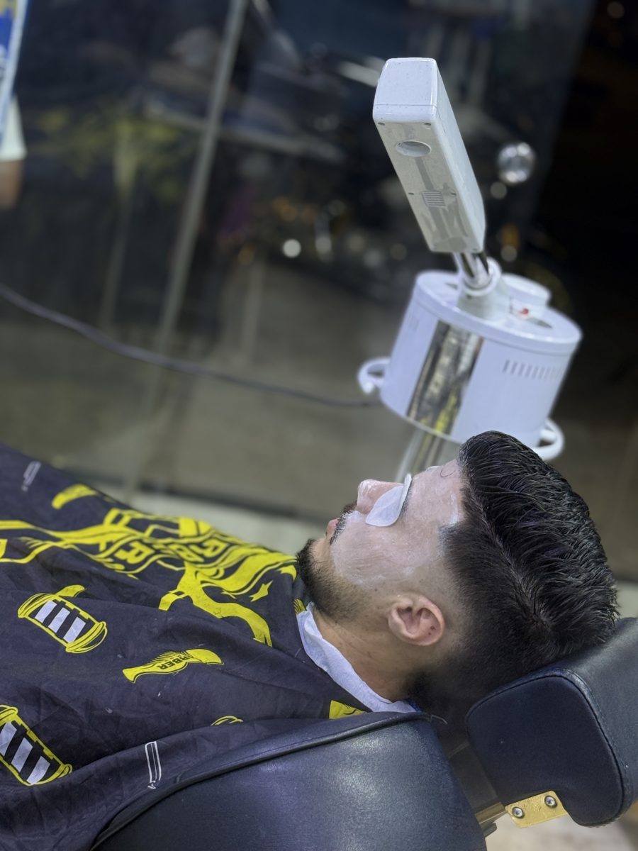 Soin du visage à la vapeur chez le coiffeur