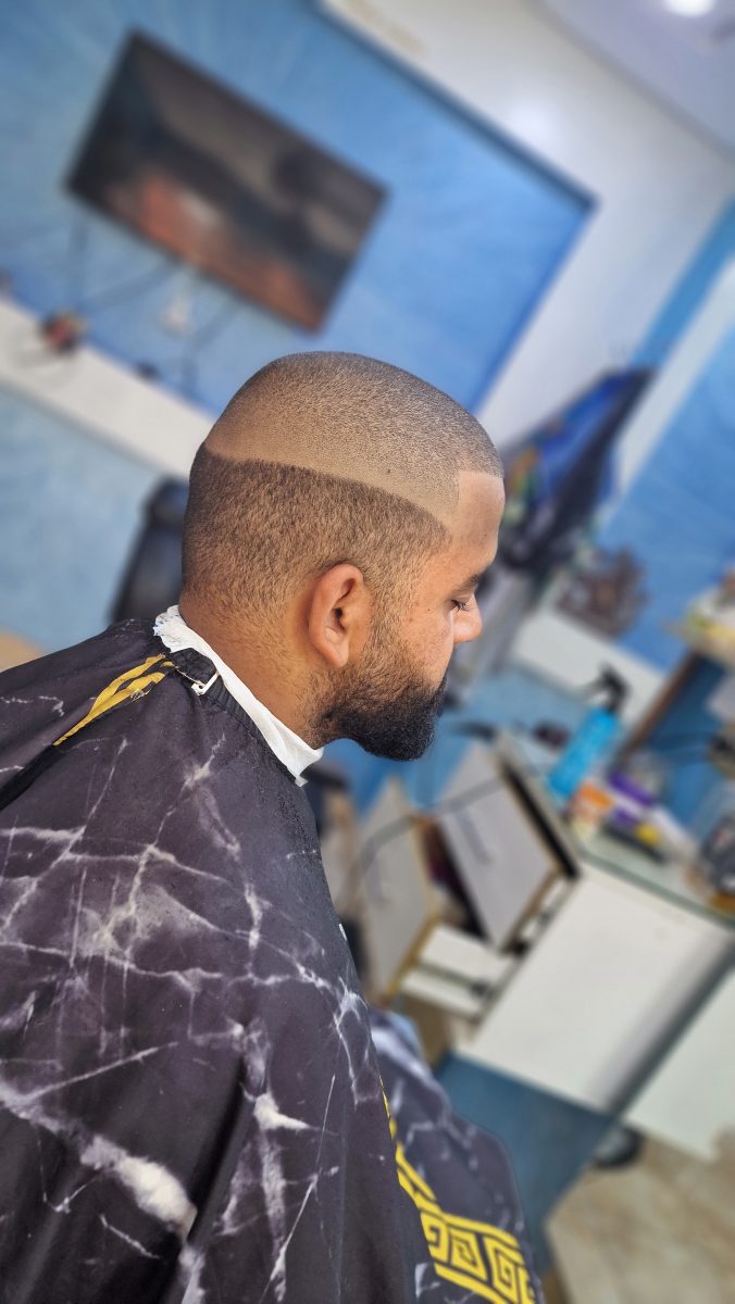 Coupe homme dégradée, vue de profil