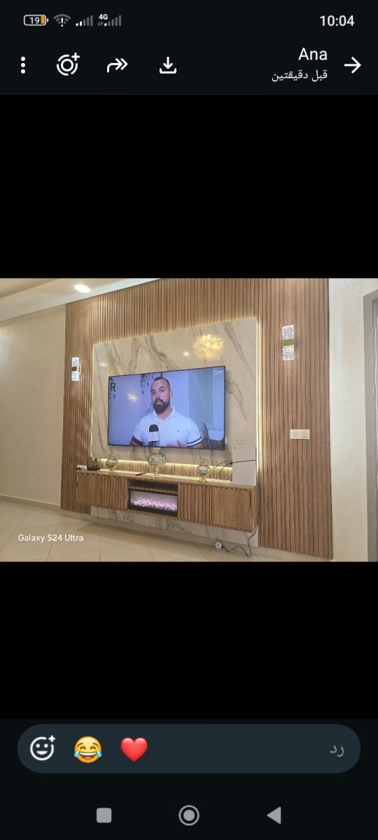 Habillage mural TV en tasseaux et marbre rétro-éclairé
