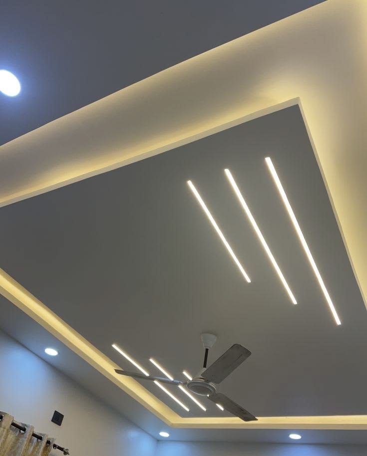 Faux plafond à gorge LED et lignes obliques avec ventilateur