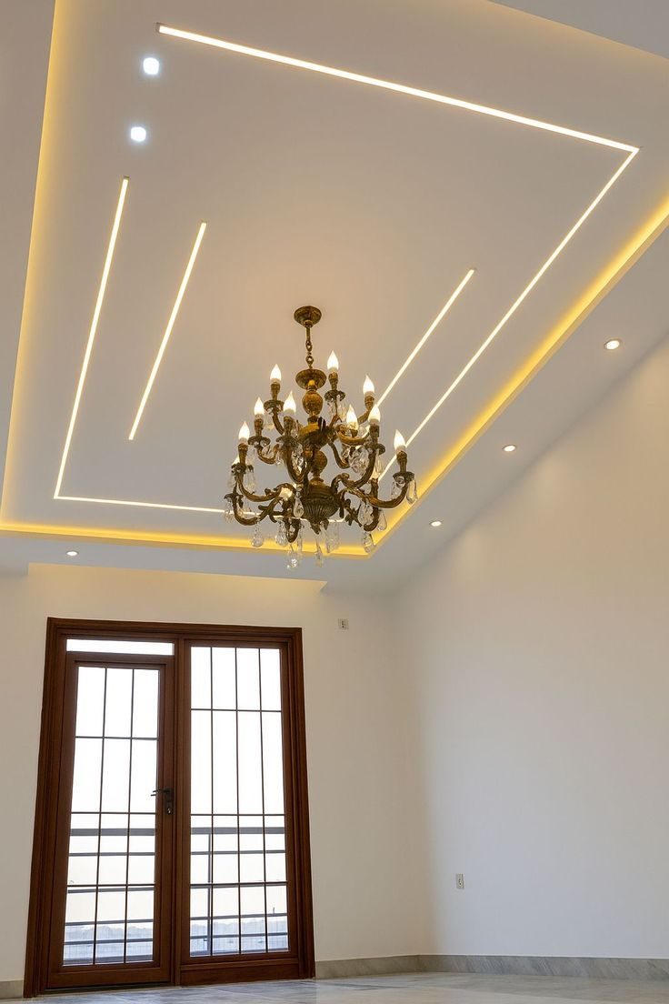 Faux plafond à gorge LED et lustre en cristal doré