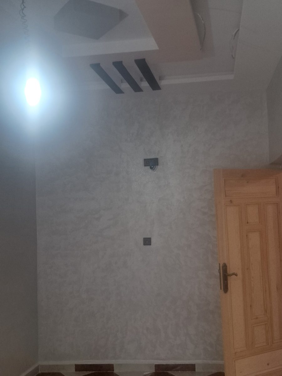 Faux plafond à frise arabesque et médaillon ovale ajouré
