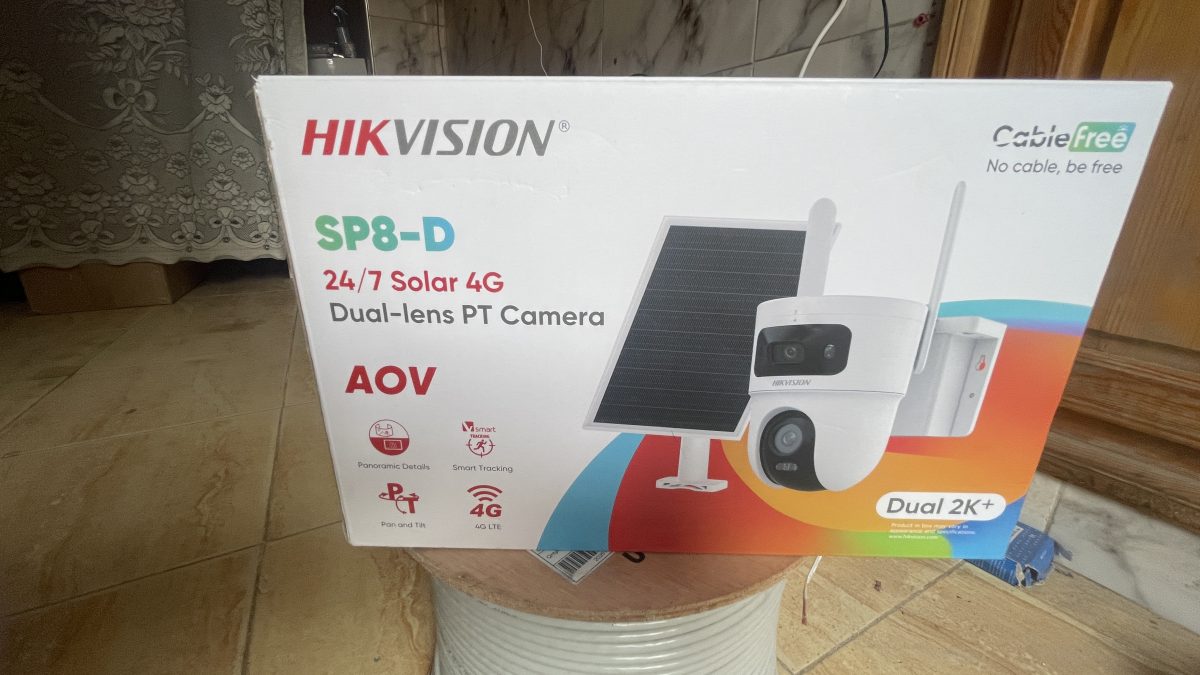 Boîte d'une caméra solaire 4G à double objectif