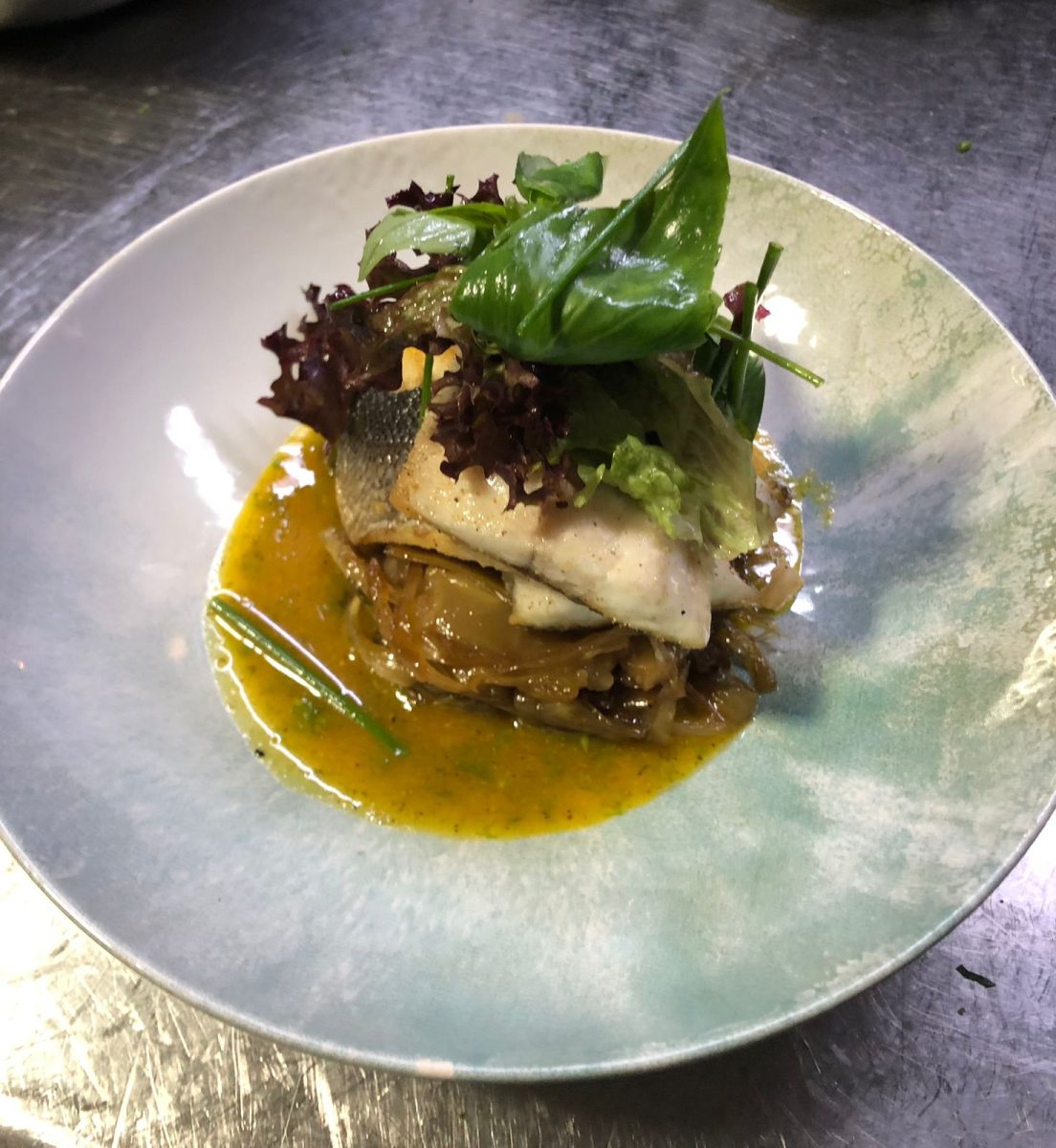 Dos de poisson poêlé sur fondue de légumes et sauce safranée