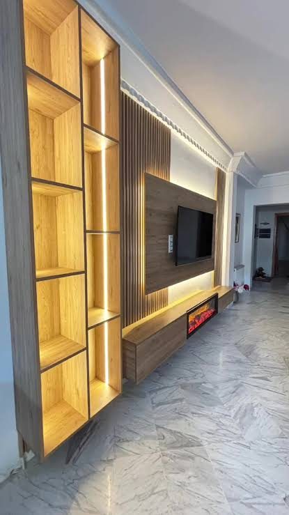 Meuble TV mural en chêne à niches LED et cheminée électrique