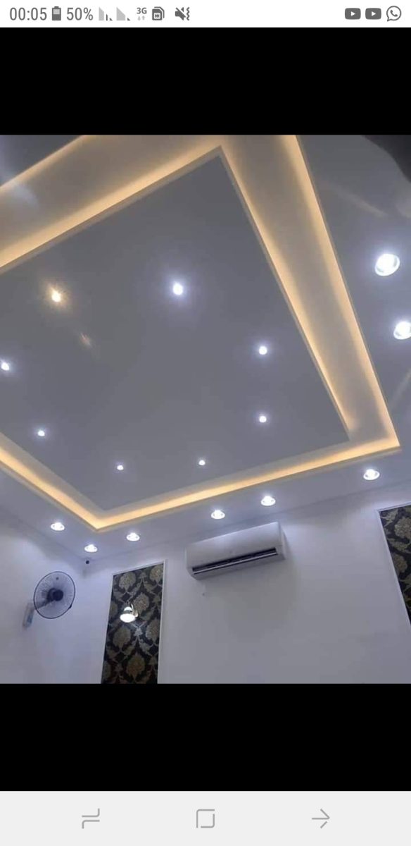 Faux plafond à cadre rétroéclairé LED chaud et spots