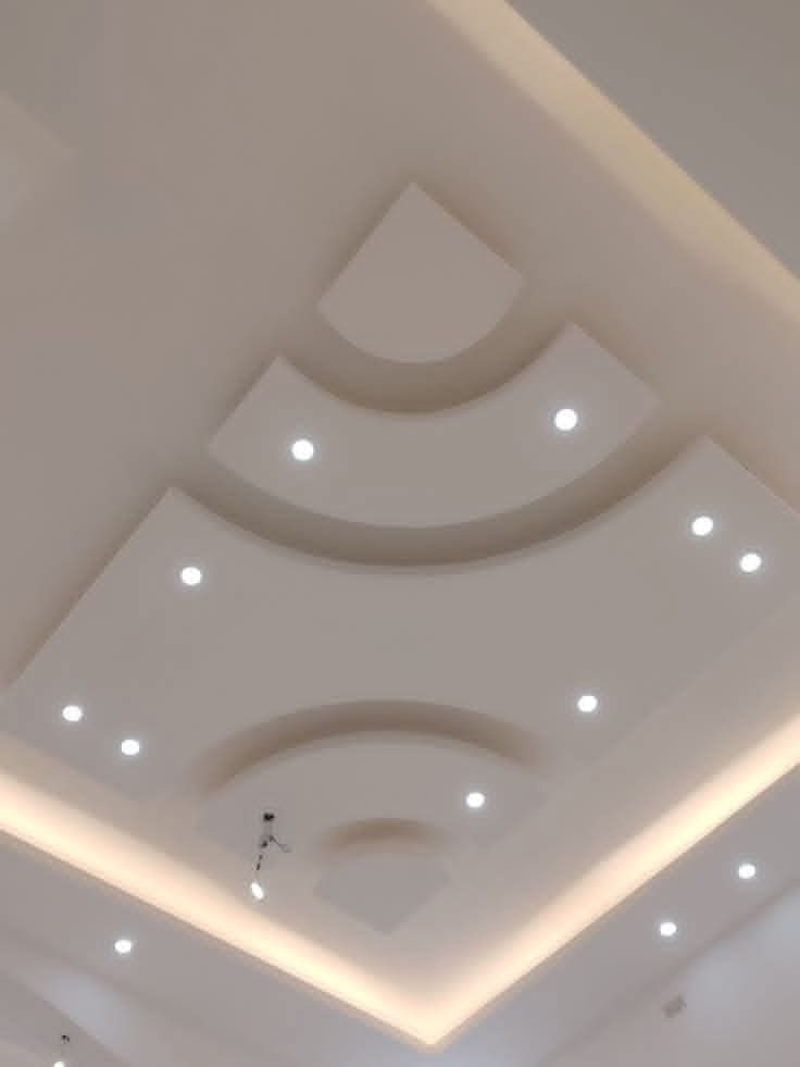 Faux plafond à cadres concentriques en éventail et spots
