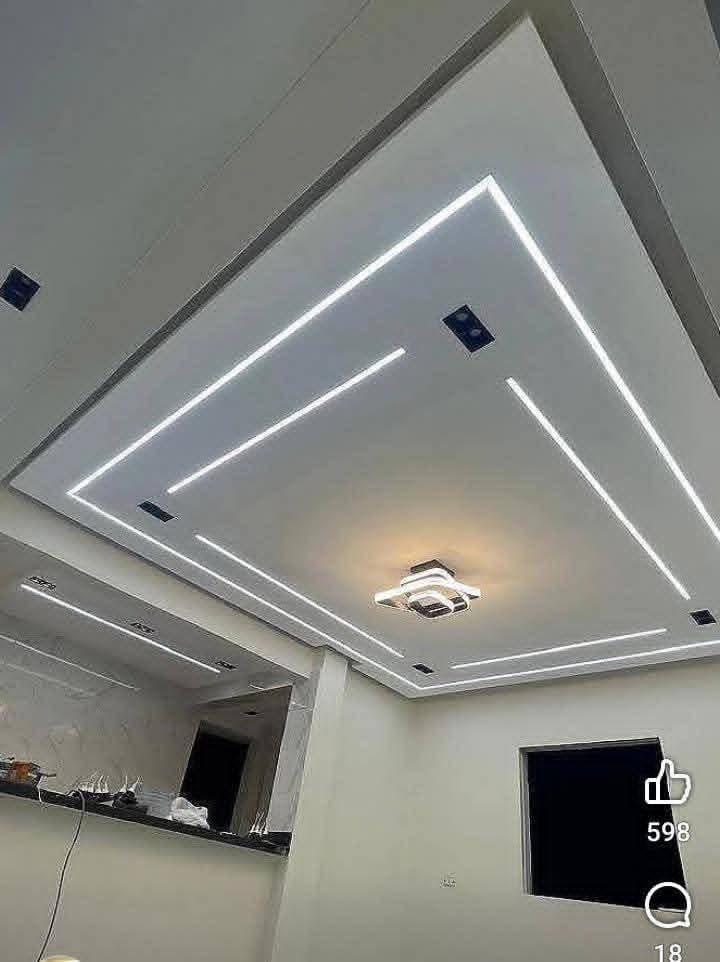 Faux plafond à cadres concentriques à lignes lumineuses LED