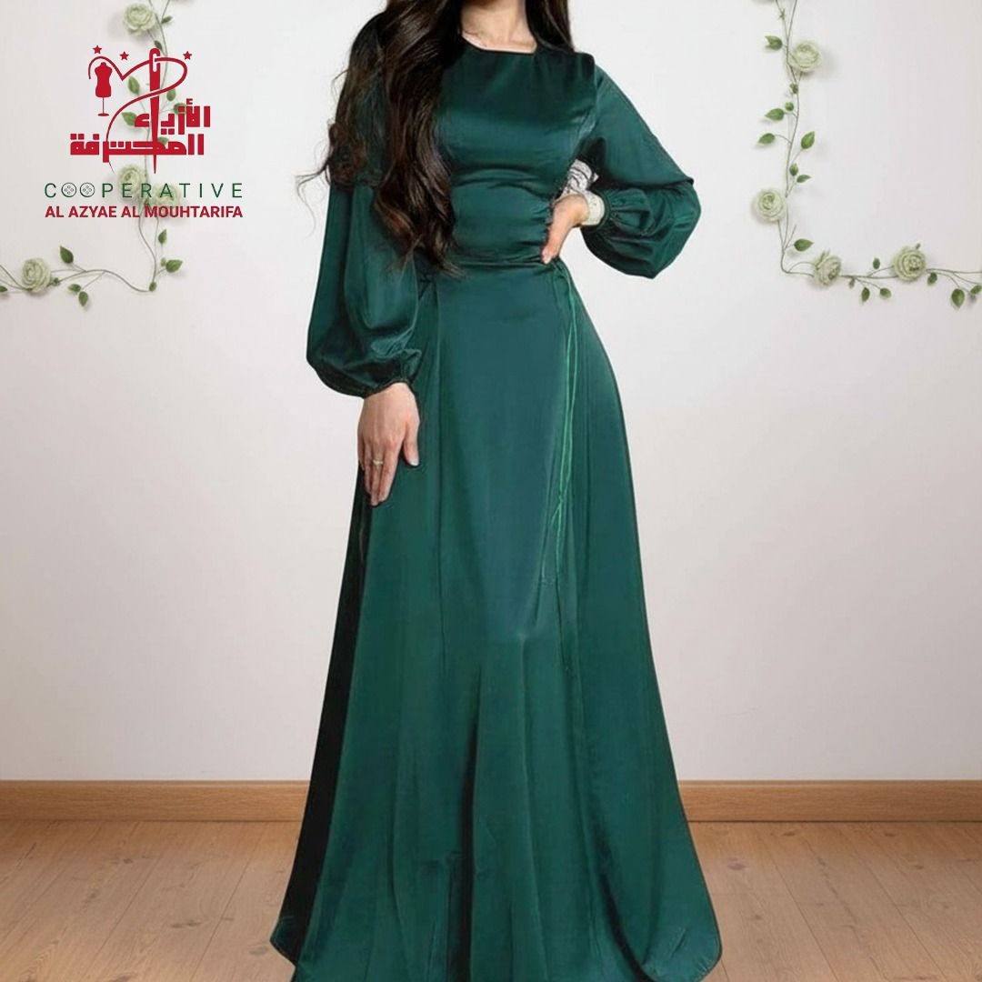 Robe longue en satin vert émeraude à manches bouffantes