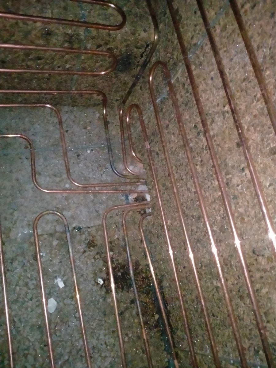 Réseau de tubes en cuivre fixes en nappe