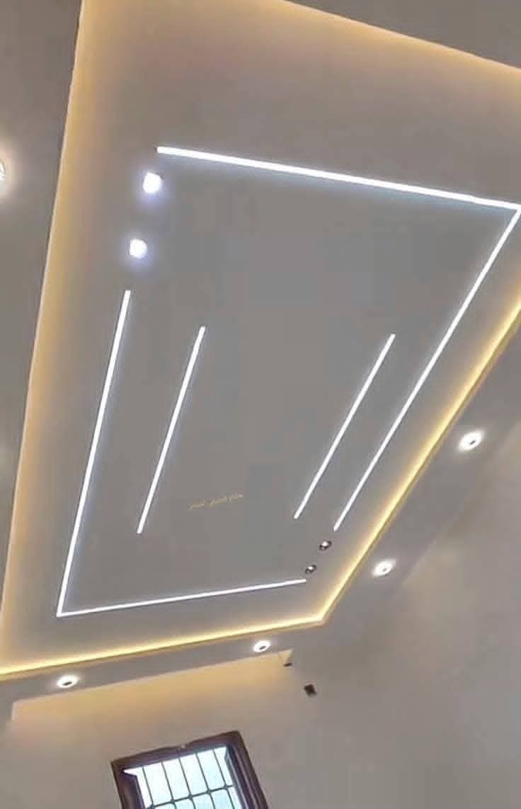 Faux plafond plâtre à lignes LED