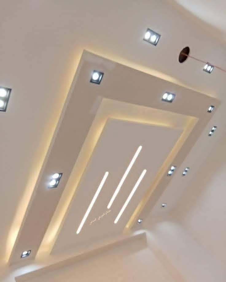Faux plafond plâtre géométrique à LED