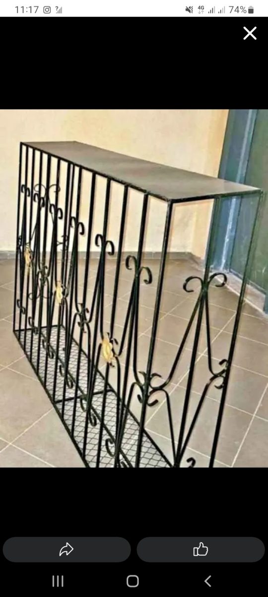 Grille-console en fer forgé