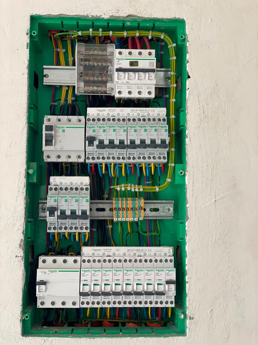 Tableau électrique câblé à disjoncteurs modulaires