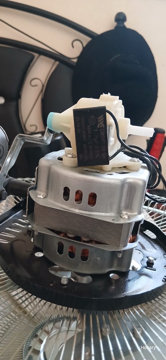 Moteur universel de lave-linge en réparation