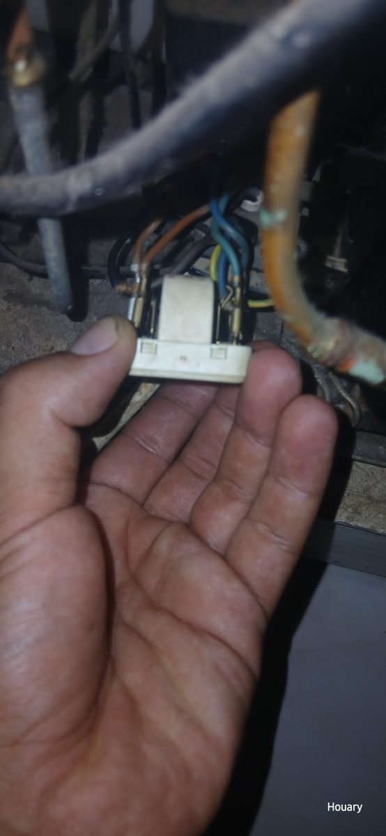 Diagnostic électrique d'un lave-linge, capot depose