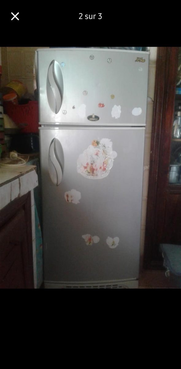 Refrigerateur à deux portes à reparer, en cuisine