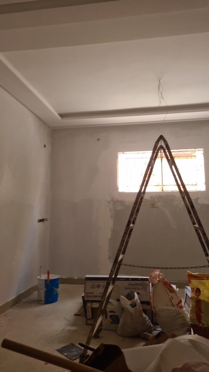 Chambre en cours à faux plafond à gorge LED