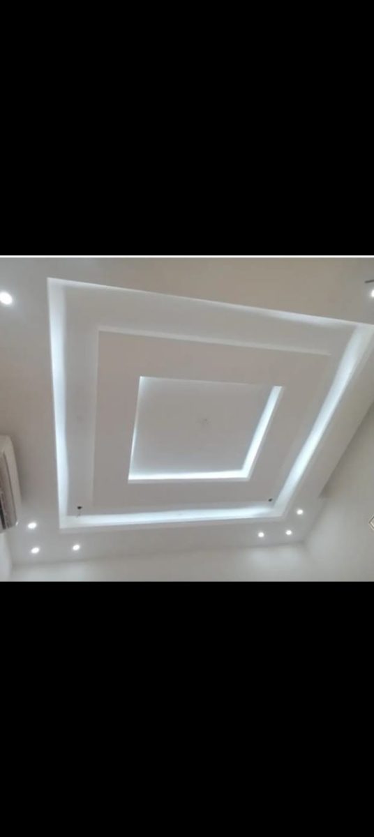 Faux plafond à cadres carrés concentriques rétro-éclairés LED