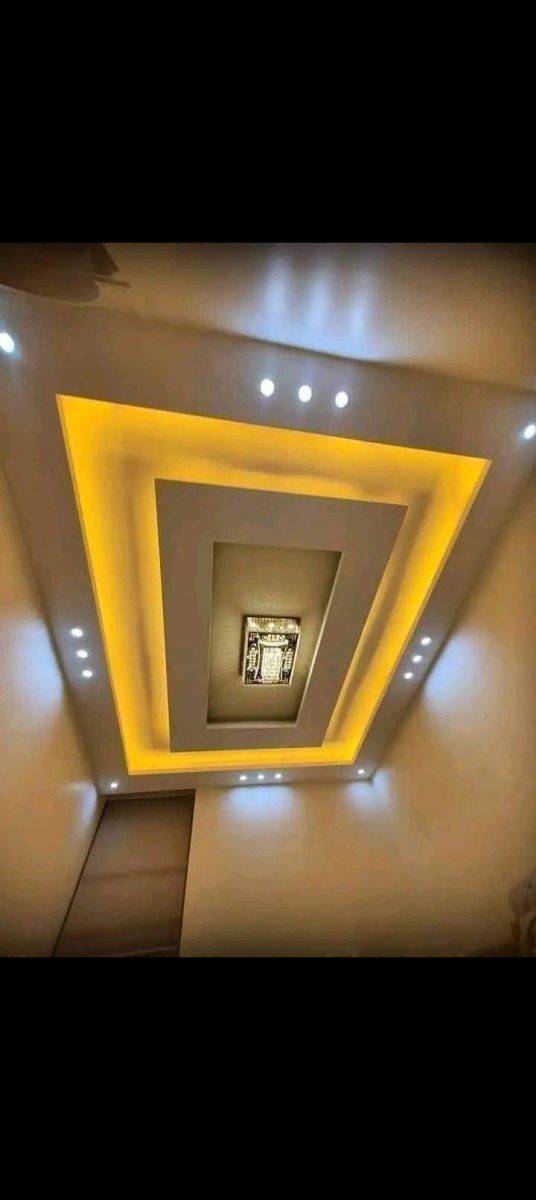 Faux plafond à cadres concentriques rétro-éclairés LED