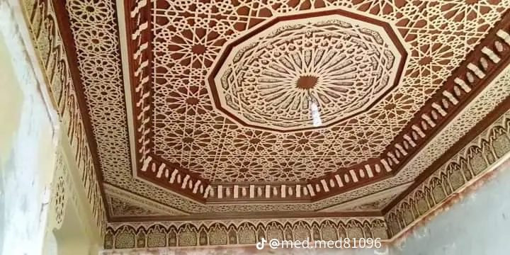 Plafond en plâtre sculpté octogonal à motif zellige en etoile