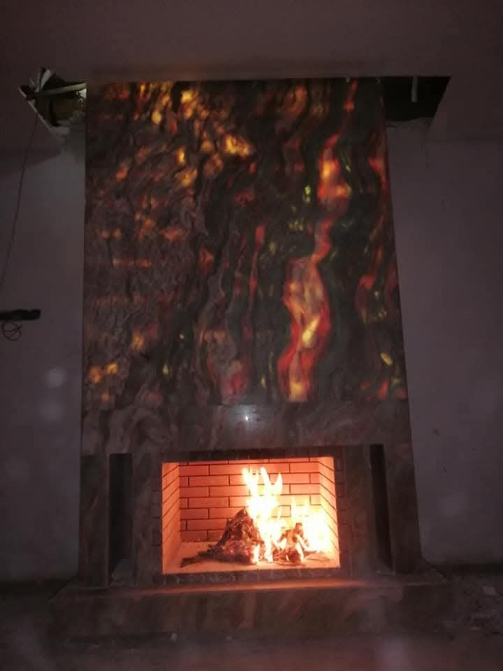 Cheminée à hotte en marbre-onyx rétro-éclairée