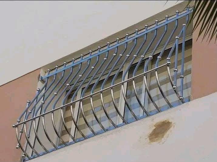 Garde-corps de balcon en inox poli à barreaux en eventail