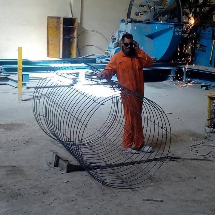 Fabrication de cages d'armature cylindriques sur machine