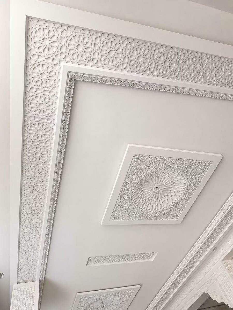 Plafond en plâtre sculpté marocain