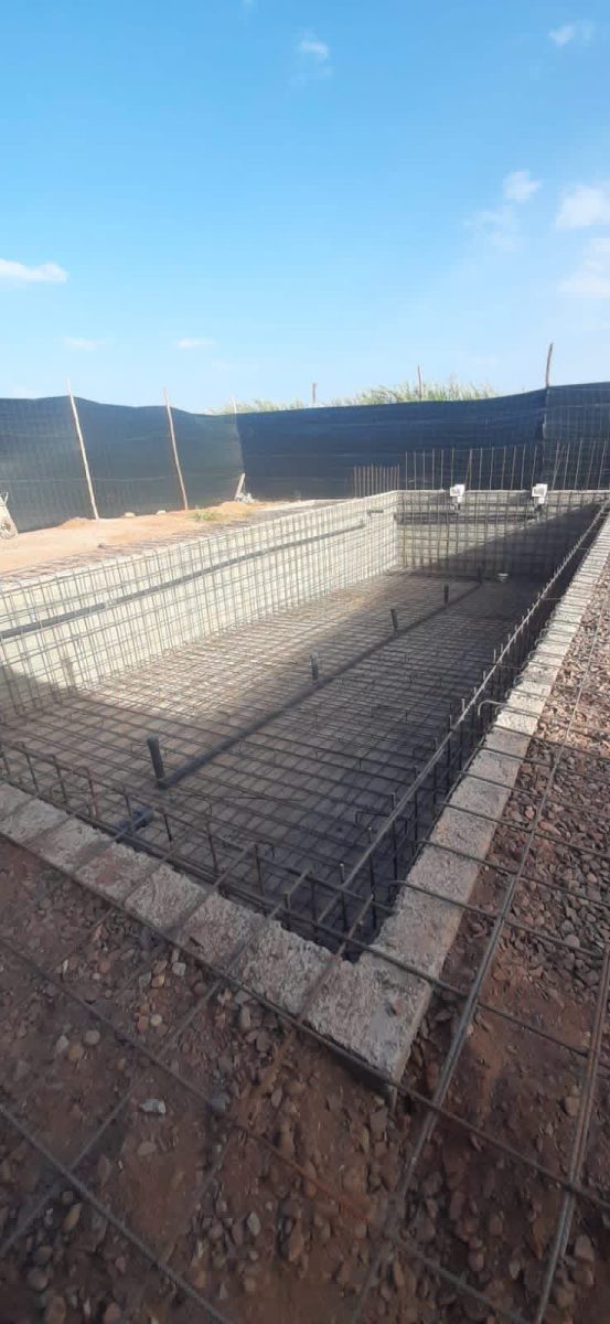 Radier et ferraillage coffre avec attentes, en chantier