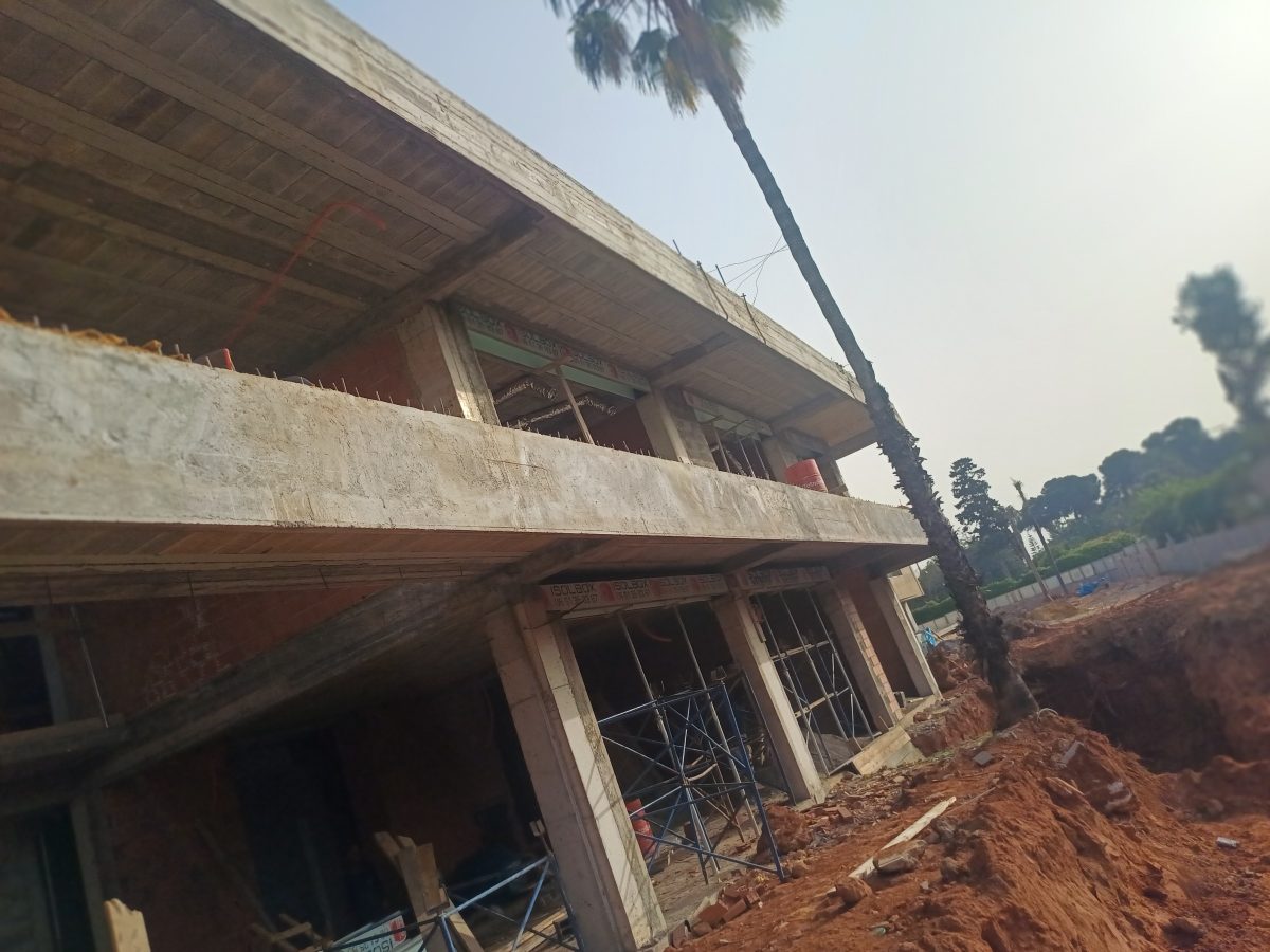 Villa en gros œuvre R+1 à structure béton et briques